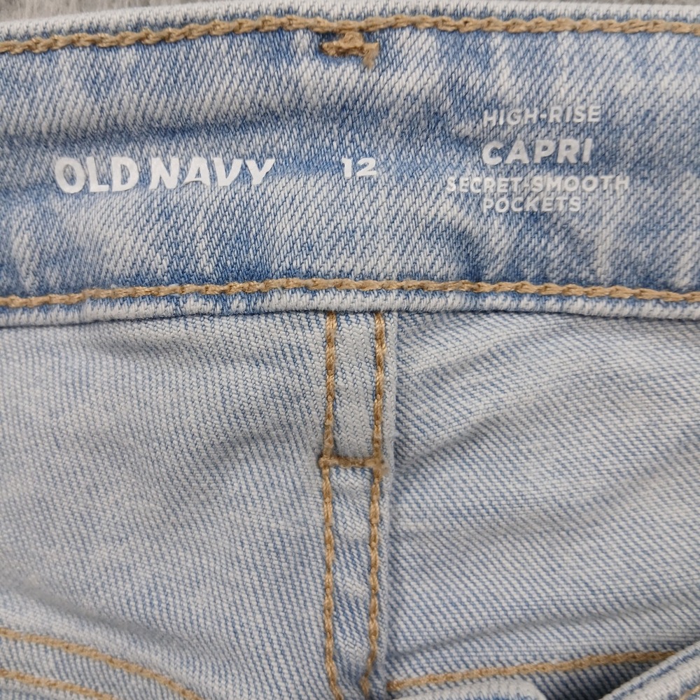 Old Navy High Rise Capri Jeans Light Wash Secret-Smooth Pockets Women's 12 EUC‎ - Picture 4 of 14